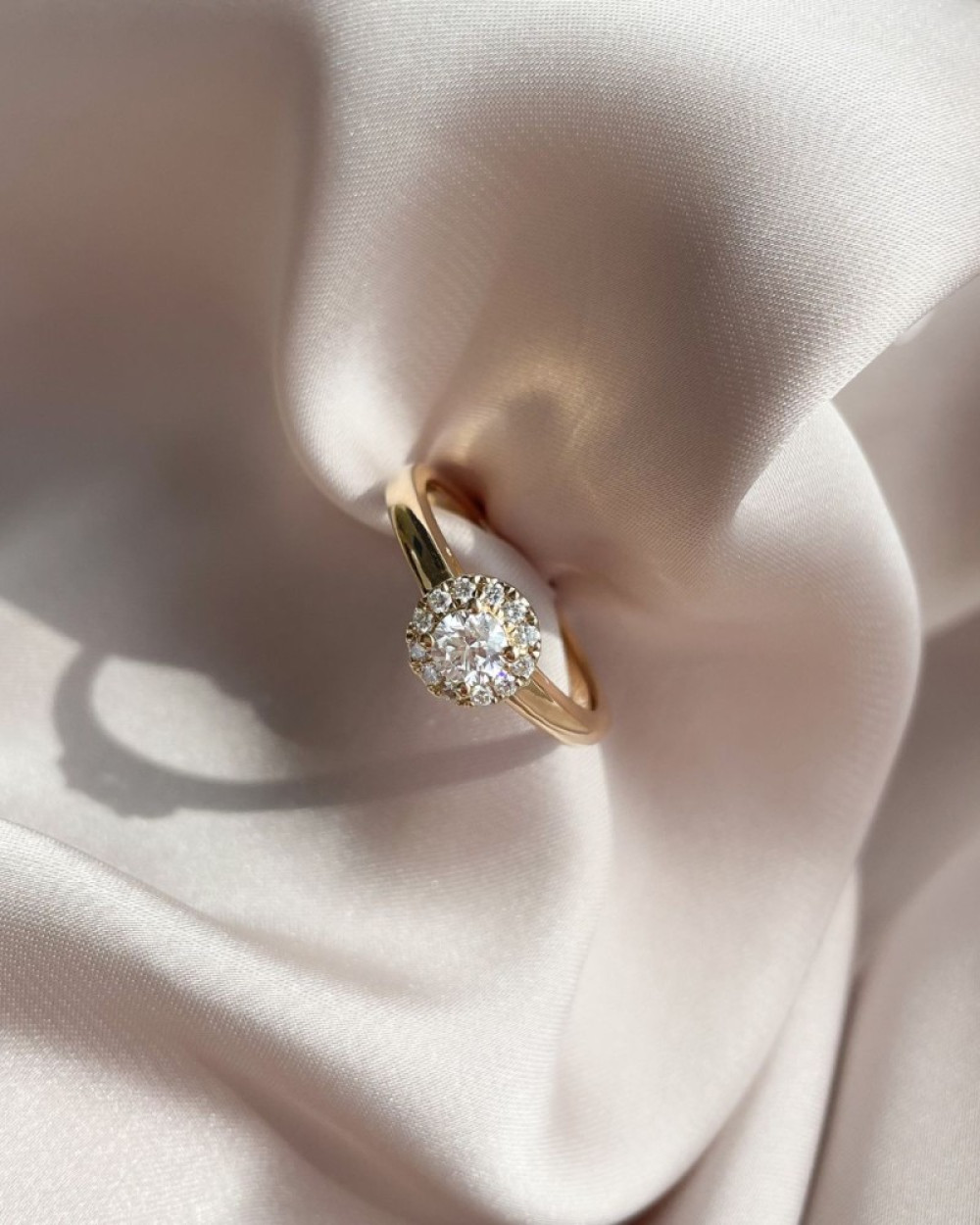 halo-ring-van-14-karaat-goud-met-diamanten-van-0-45-crt