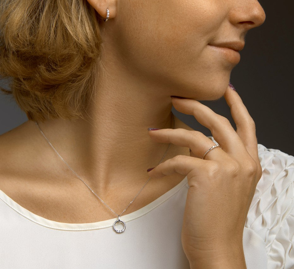 klassieke-meer-steens-ring-van-14-karaat-witgoud-met-drie-diamanten-in-klauwzetting-0-09-crt