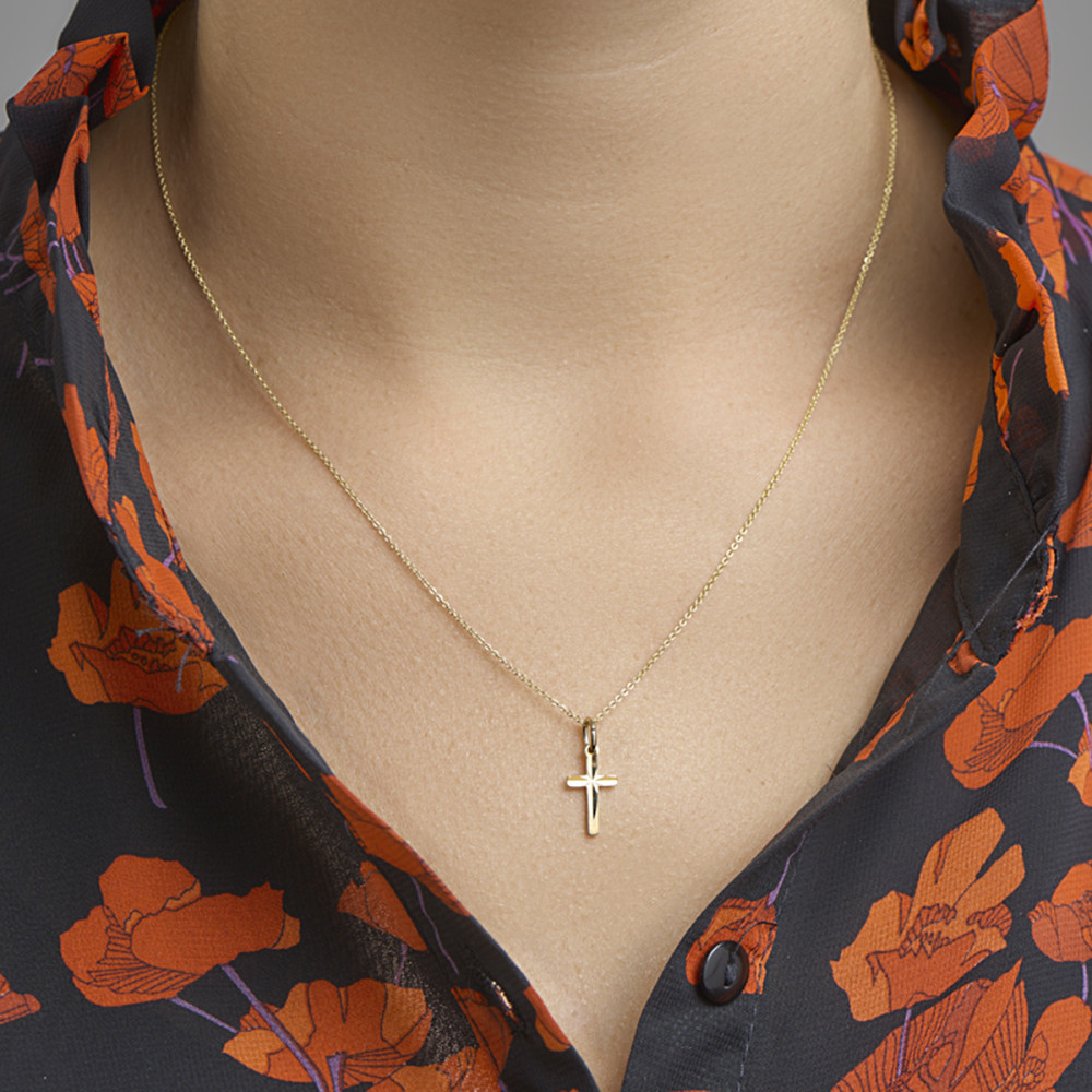 kruisje-14-karaat-gouden-gediamanteerd-en-glanzend-8-mm-breed-x-14-5-mm-hoog