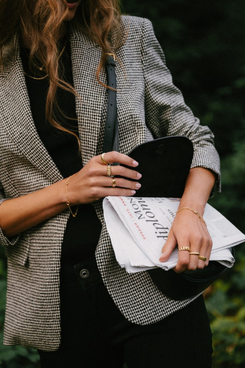 luxe-14-karaat-gouden-schakelring-met-gedraaid-ontwerp-van-6-mm-breed