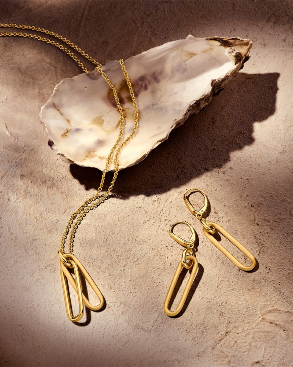 ovaal-ketting-met-hanger-goud-lengte-45-cm