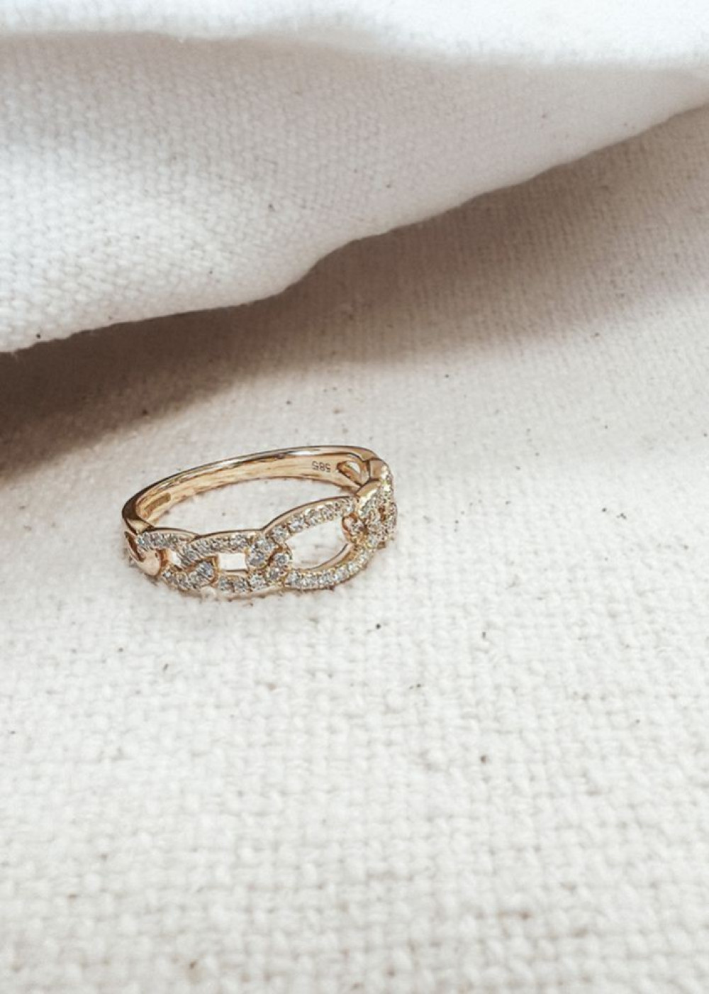 ovale-schakelring-van-14-karaat-goud-gezet-met-diamanten-0-28-crt