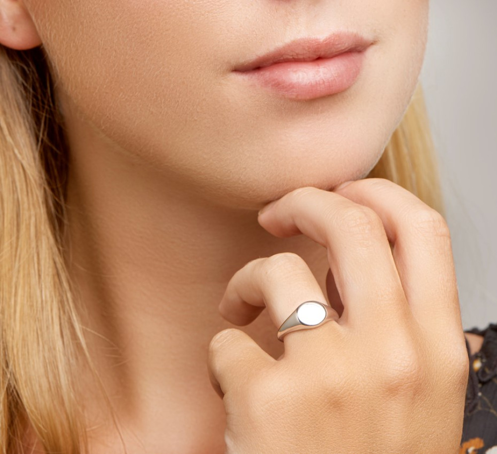 ovale-zilveren-zegelring-van-925-graveerbare-damesring-met-gladde-afwerking