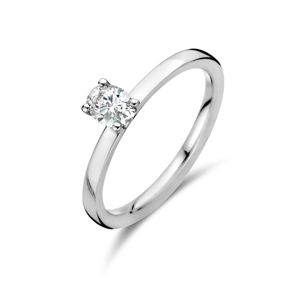 platina-solitaire-ring-met-ovale-diamant-0-30-crt