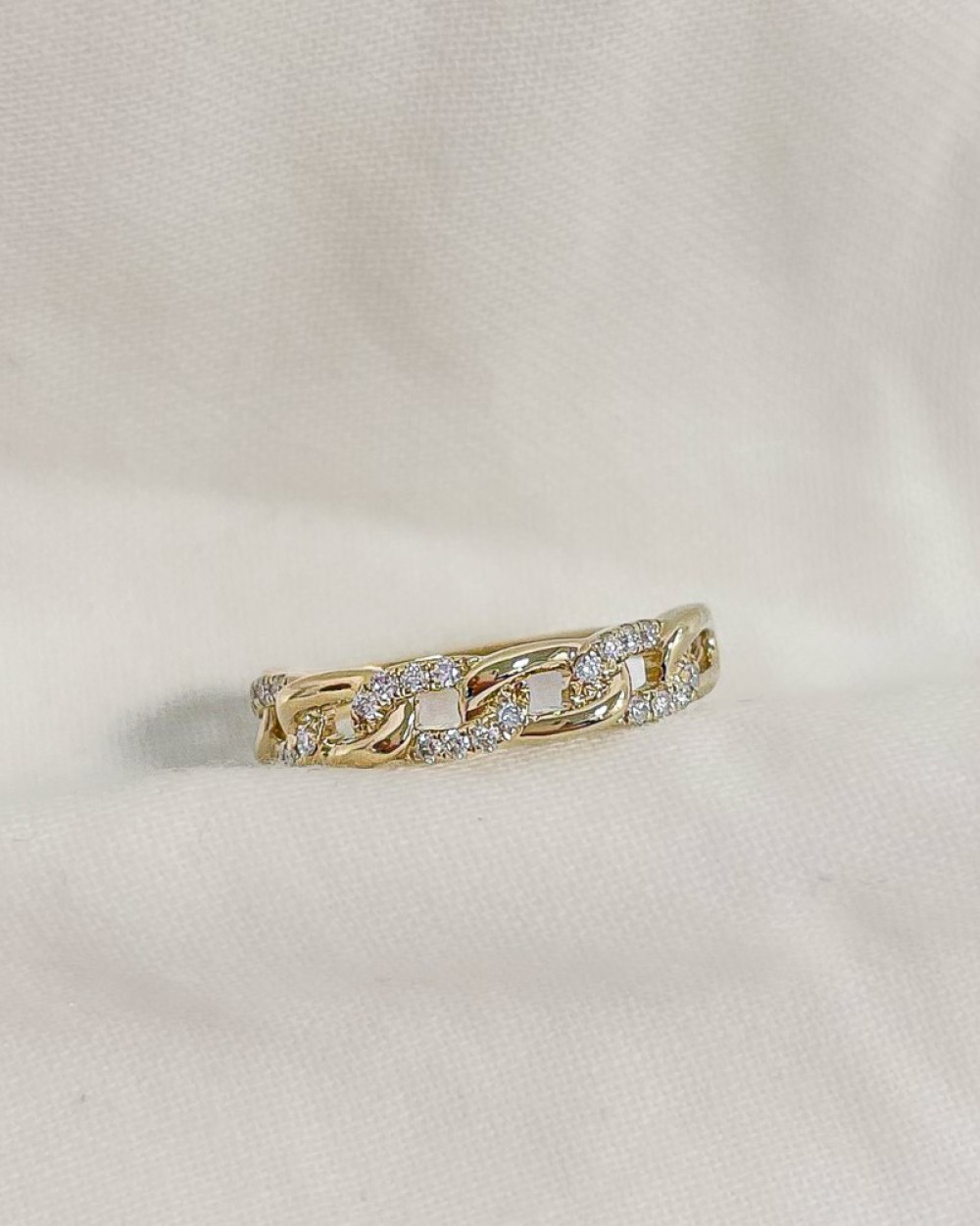 prachtige-ring-met-diamanten-schakels-0-19-crt-en-gouden-schakels