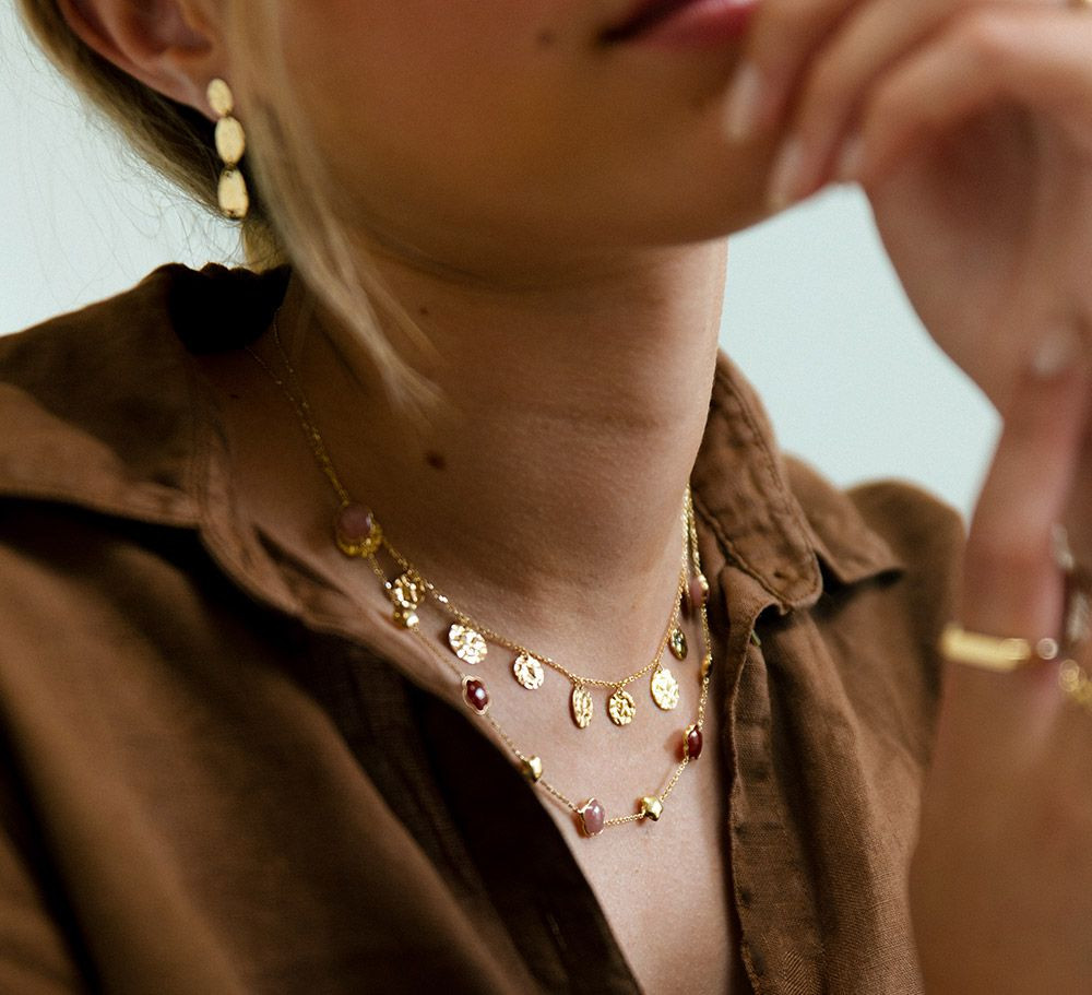 rond-bolletje-gouden-ketting-met-hanger-lengte-verstelbaar-42-45-cm