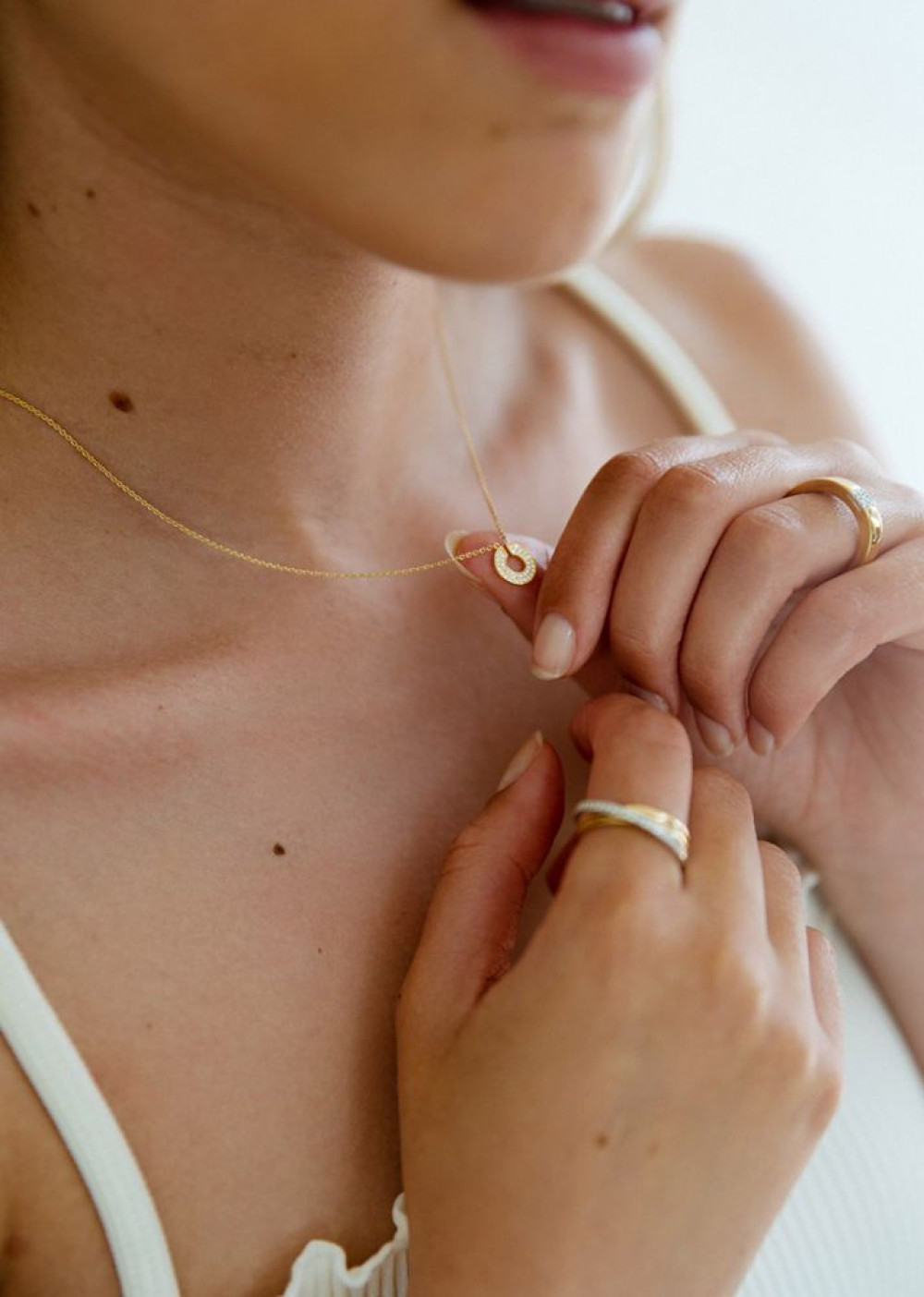 ronde-bolletjes-collier-met-hanger-diamanten-sieraden-goud-lengte-verstelbaar-40-42-cm