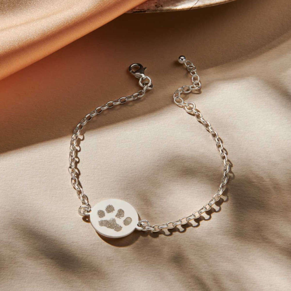 shapes-lines-mj016545-zilveren-schakelarmband-met-ronde-pootafdruk-hanger-en-gravure-optie