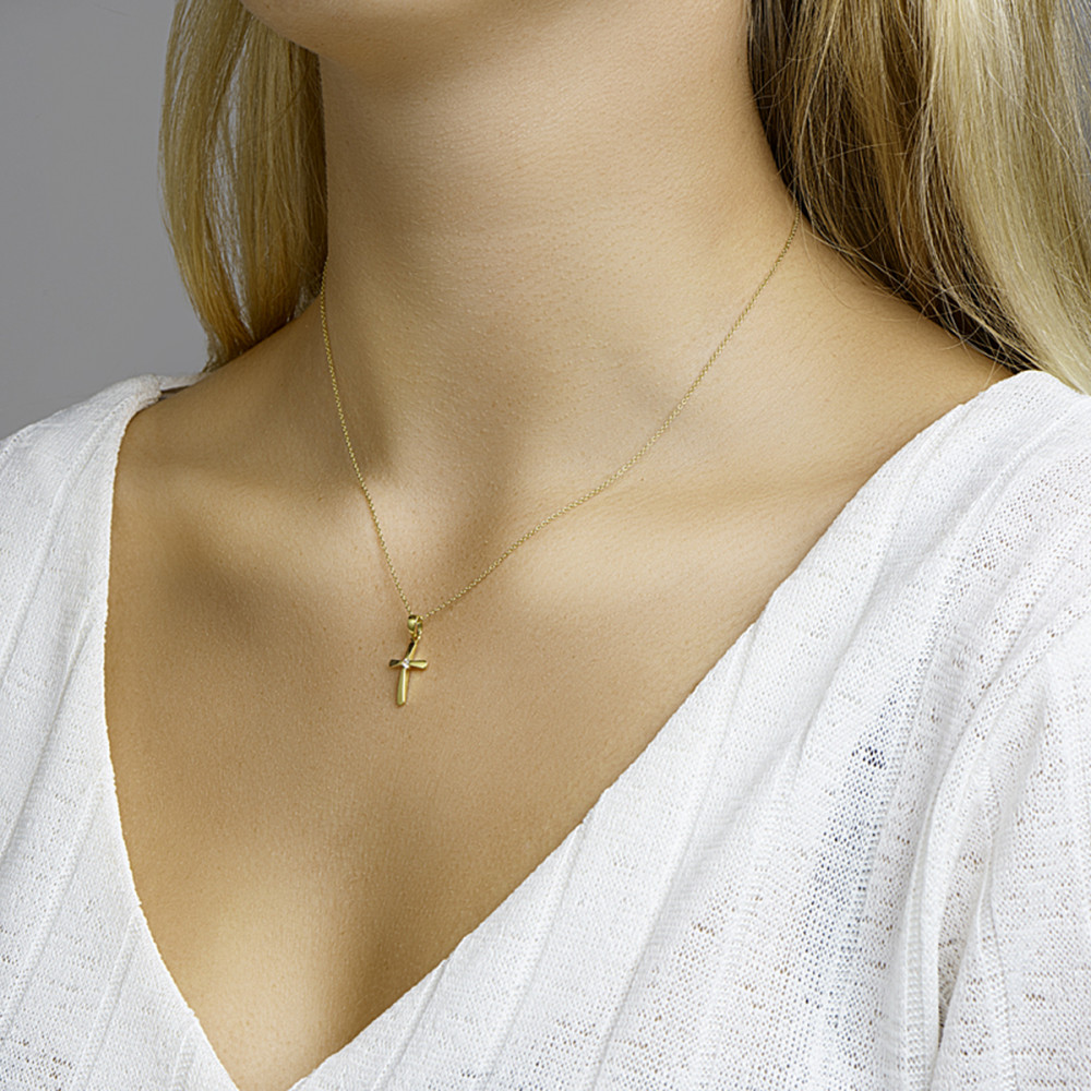 sierlijk-gouden-kruisje-met-zirkonia-en-afgeronde-hoeken-10-5-mm-breed-hoogte-15-5-mm