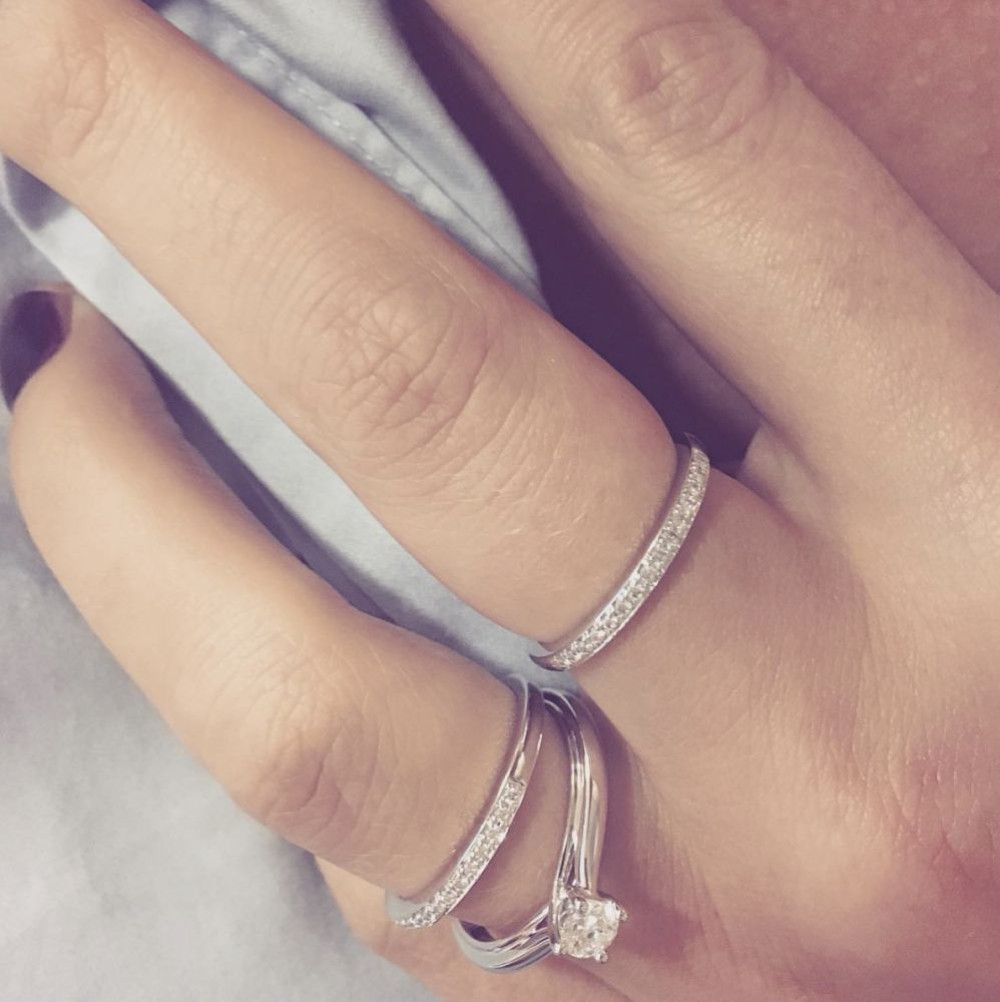 slanke-pave-aanschuifring-van-14-karaat-witgoud-met-diamanten-van-0-09-crt