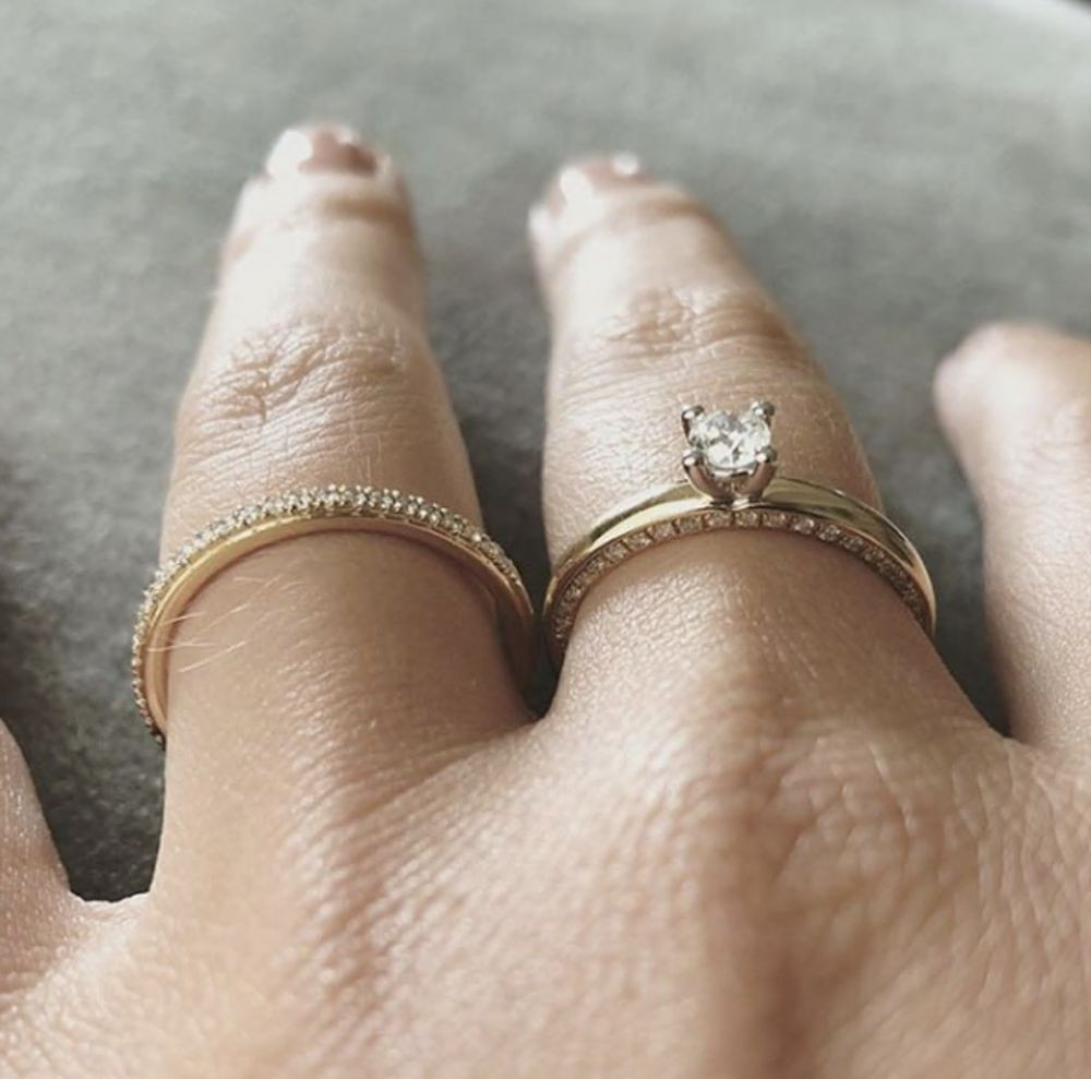 smal-pave-aanschuifring-van-14-karaat-geelgoud-met-briljant-geslepen-diamanten-0-17-crt