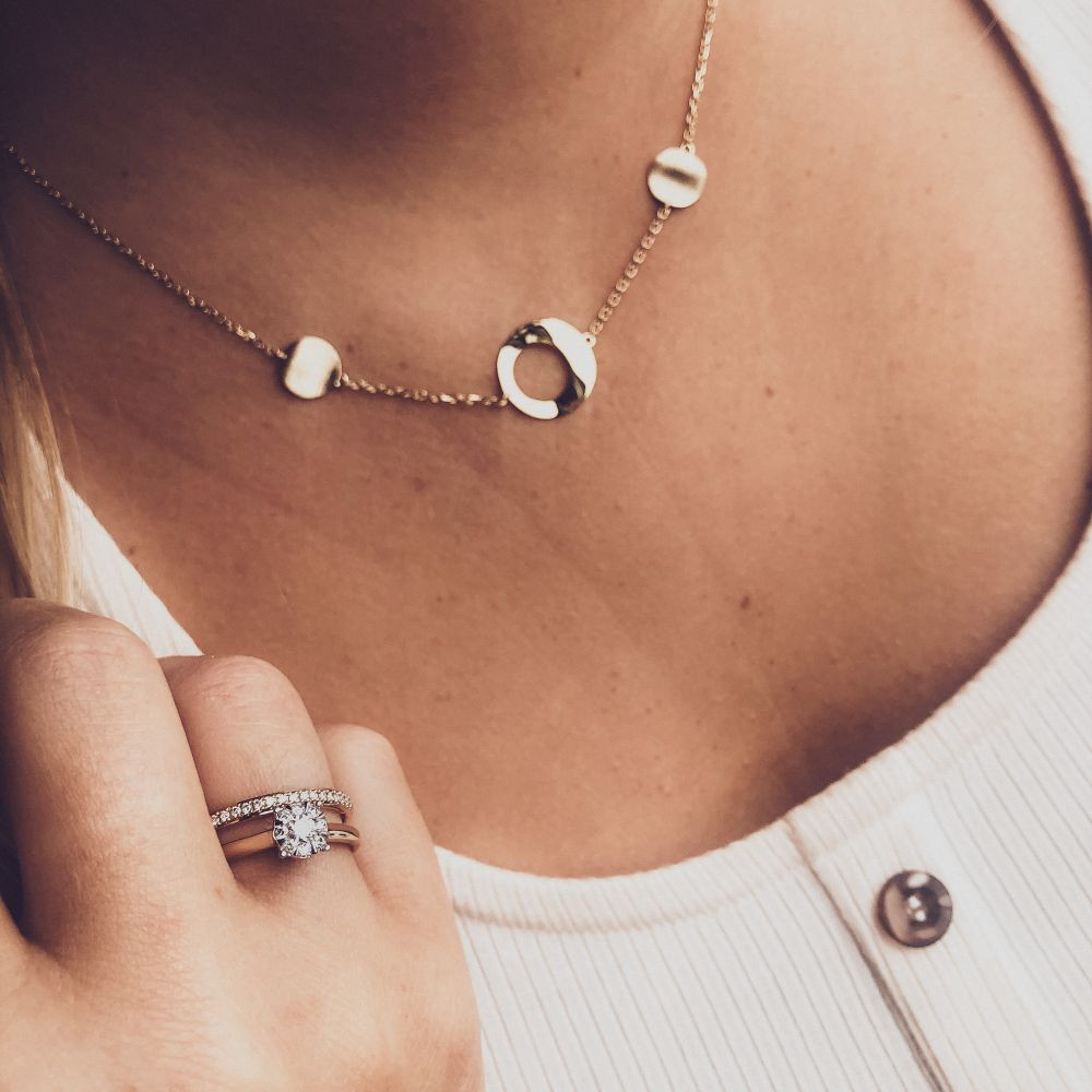smal-pave-aanschuifring-van-14-karaat-geelgoud-met-briljant-geslepen-diamanten-0-17-crt