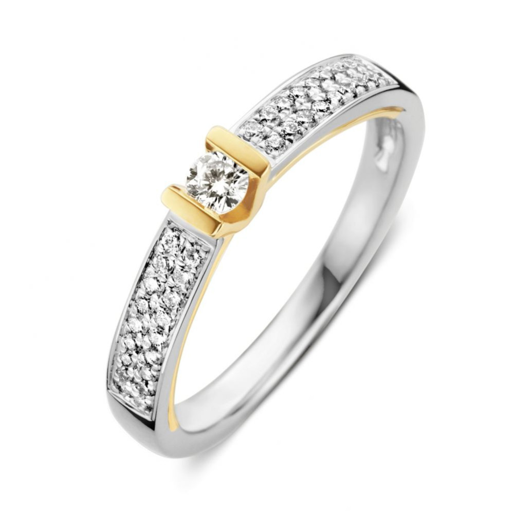 solitair-ring-van-14-karaat-witgoud-met-geelgoud-met-centrale-diamant-en-pave-gezette-zijstenen