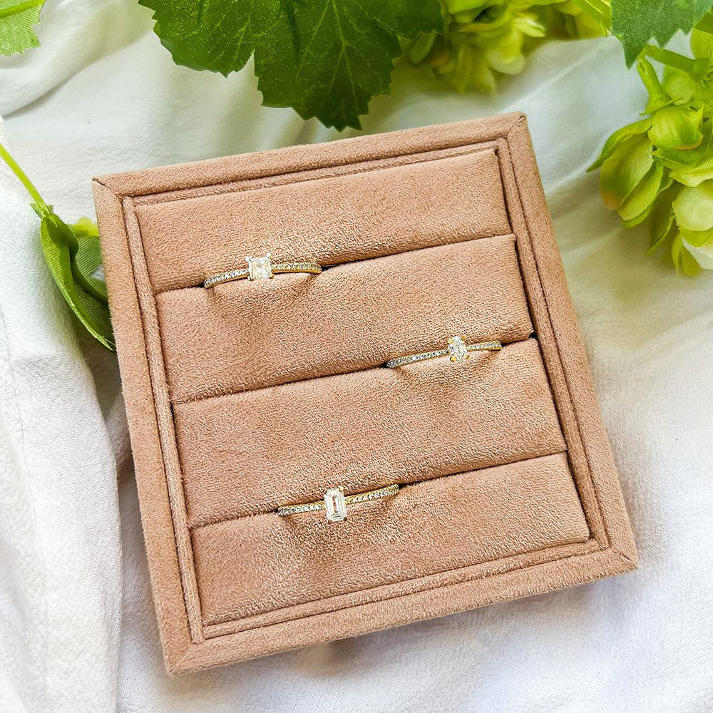 solitair-ring-van-goud-met-ovaal-en-briljant-geslepen-diamanten-0-28-crt