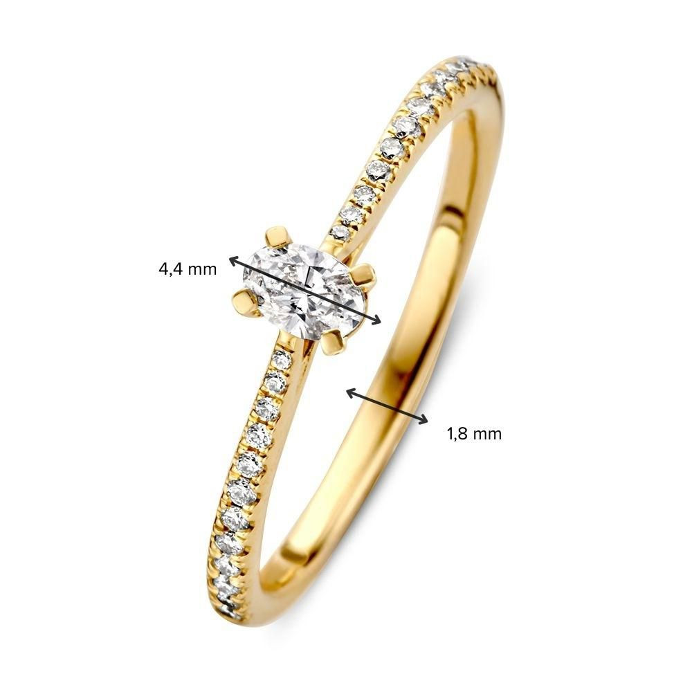 solitair-ring-van-goud-met-ovaal-en-briljant-geslepen-diamanten-0-28-crt