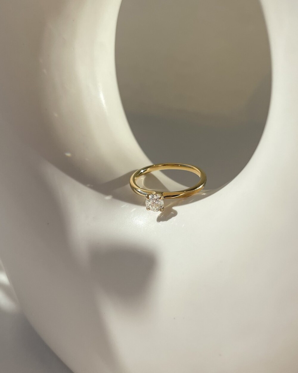 solitaire-ring-van-14-karaat-goud-met-ronde-diamant-0-40-crt