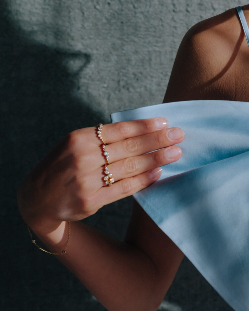 speelse-14-karaat-gouden-ring-met-ronde-diamanten-schakels-0-37-crt