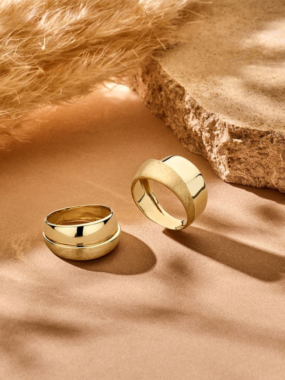 stoere-ring-van-goud-met-glanzende-en-matte-band-van-13-5-mm-breed