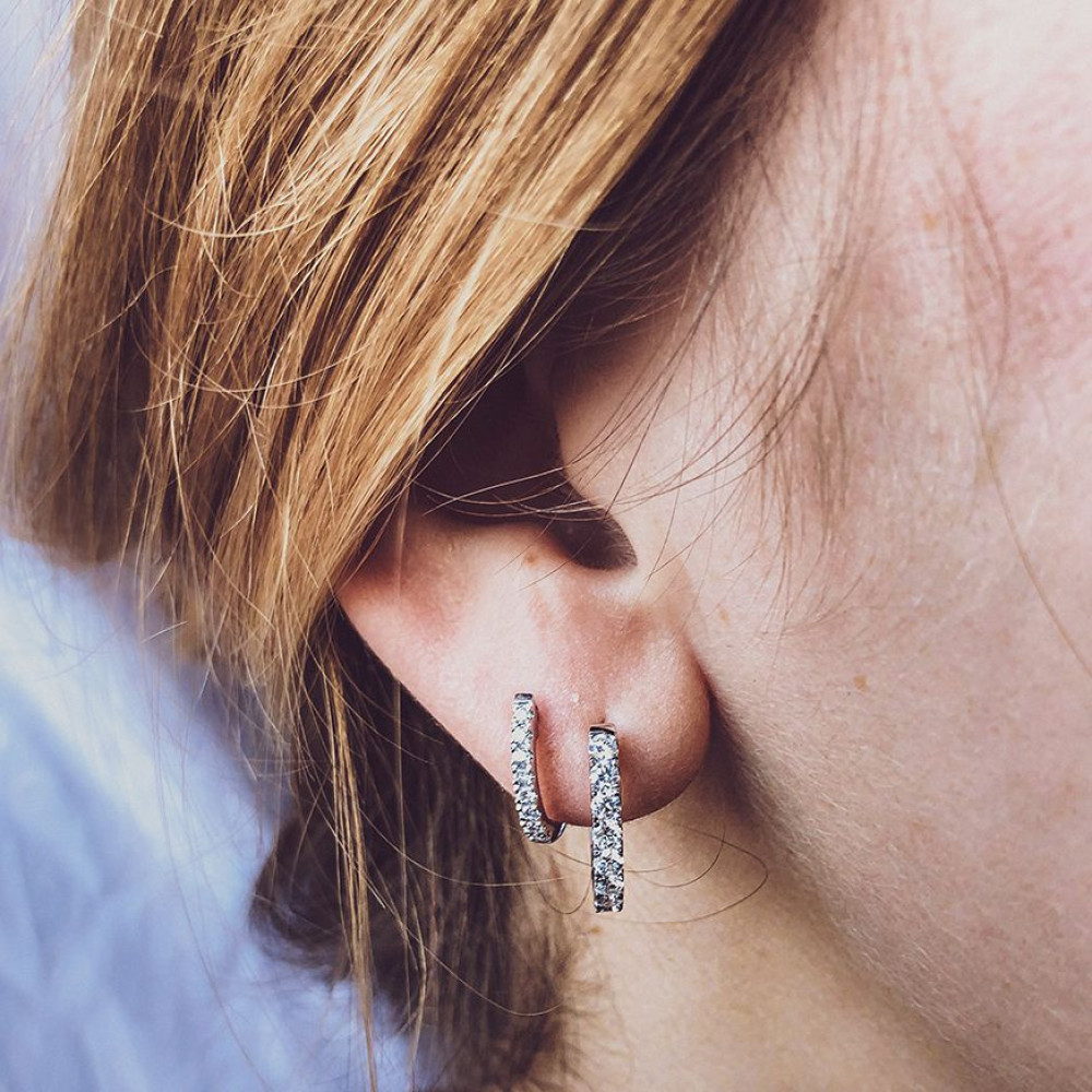 witgouden-klapcreolen-met-diamant-0-21-crt