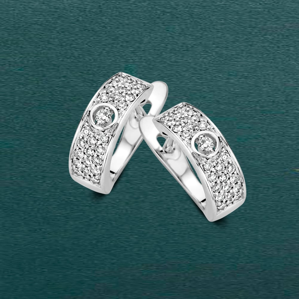 witgouden-klapcreolen-met-diamant-0-22-crt