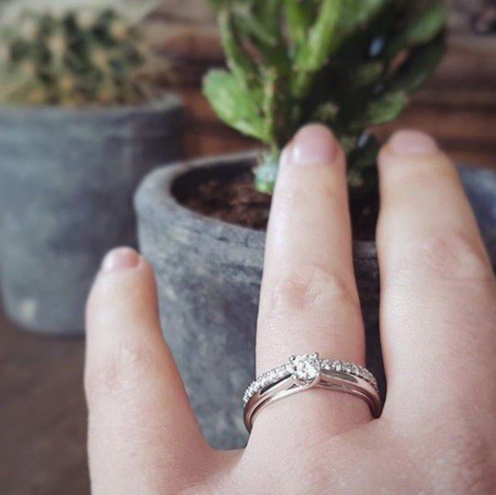 witgouden-solitairring-met-0-25-crt-diamant-in-klassieke-ronde-vorm