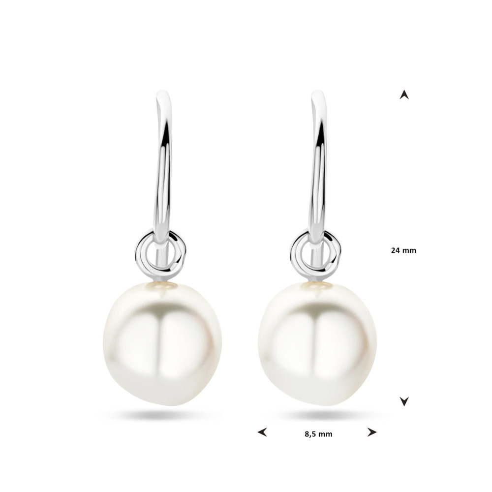 witte-zoetwaterparel-oorhangers-zilver-24-mm
