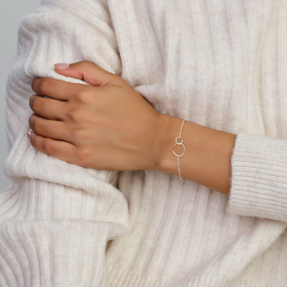 zilveren-armband-met-overlappende-cirkels-en-verstelbare-lengte