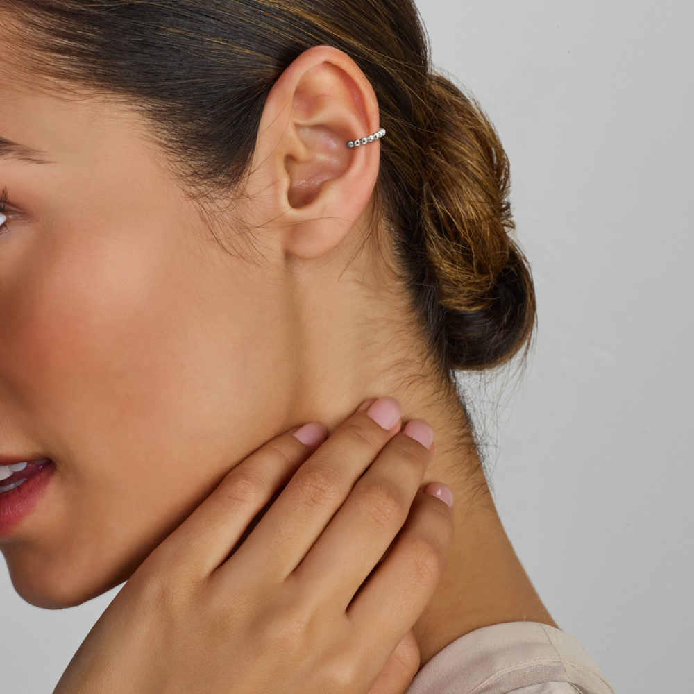 zilveren-earcuff-met-bolletjespatroon-11-mm