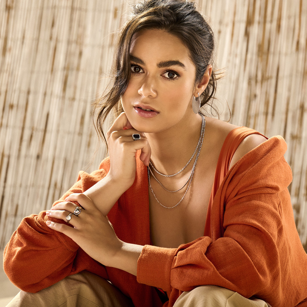 zilveren-entourage-ring-met-rechthoekige-blauwe-saffier-en-zirkonia-s