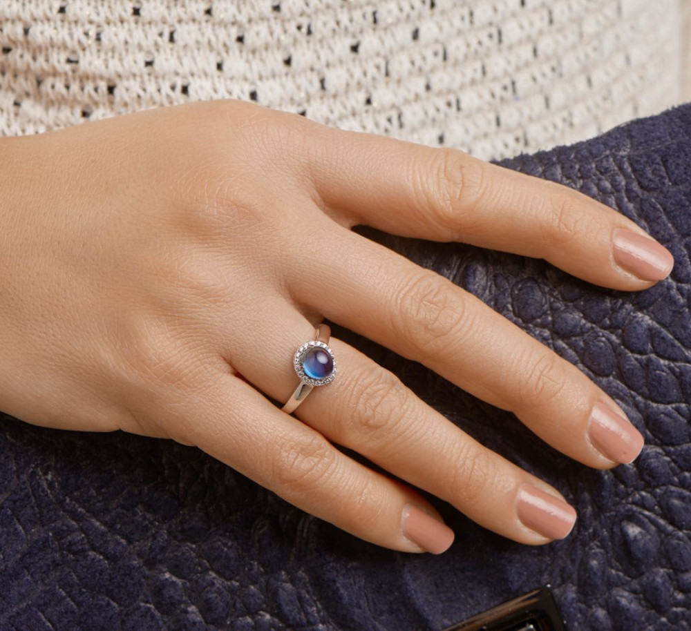zilveren-halo-ring-met-blauwe-topaas-en-zirkonia