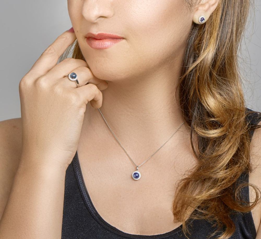 zilveren-halo-ring-met-blauwe-topaas-en-zirkonia