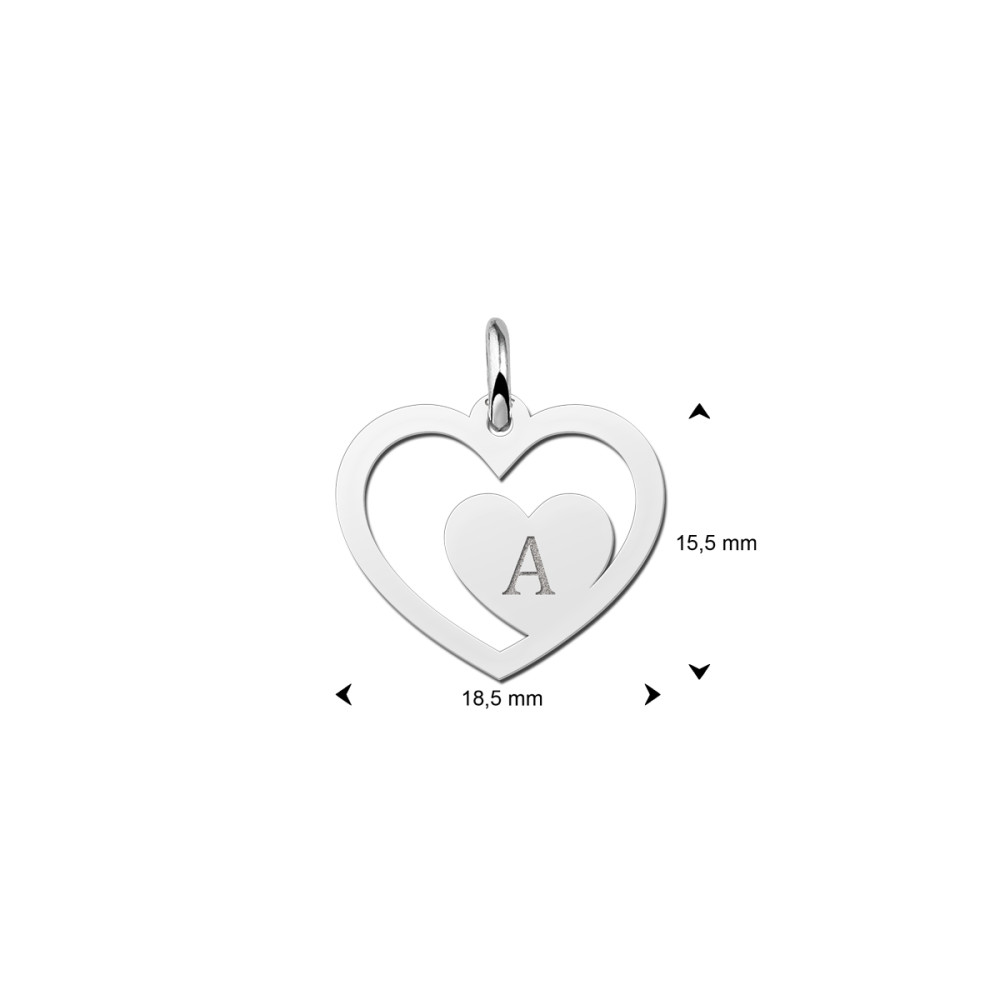 zilveren-hanger-met-open-en-dicht-hartje-en-letter-gravure-hoogte-15-5-mm
