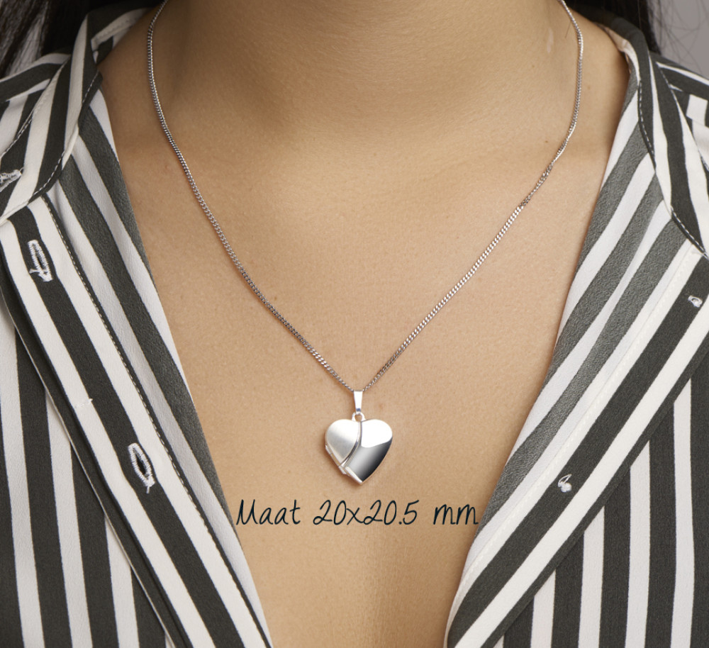 zilveren-hart-medaillon-met-mat-en-glanzend-oppervlak