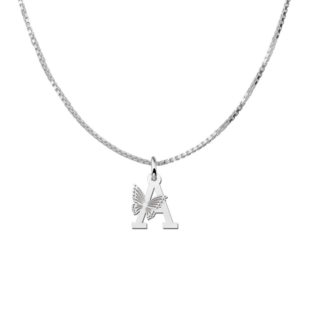 zilveren-letter-hanger-met-vlinder-hoogte-12-mm