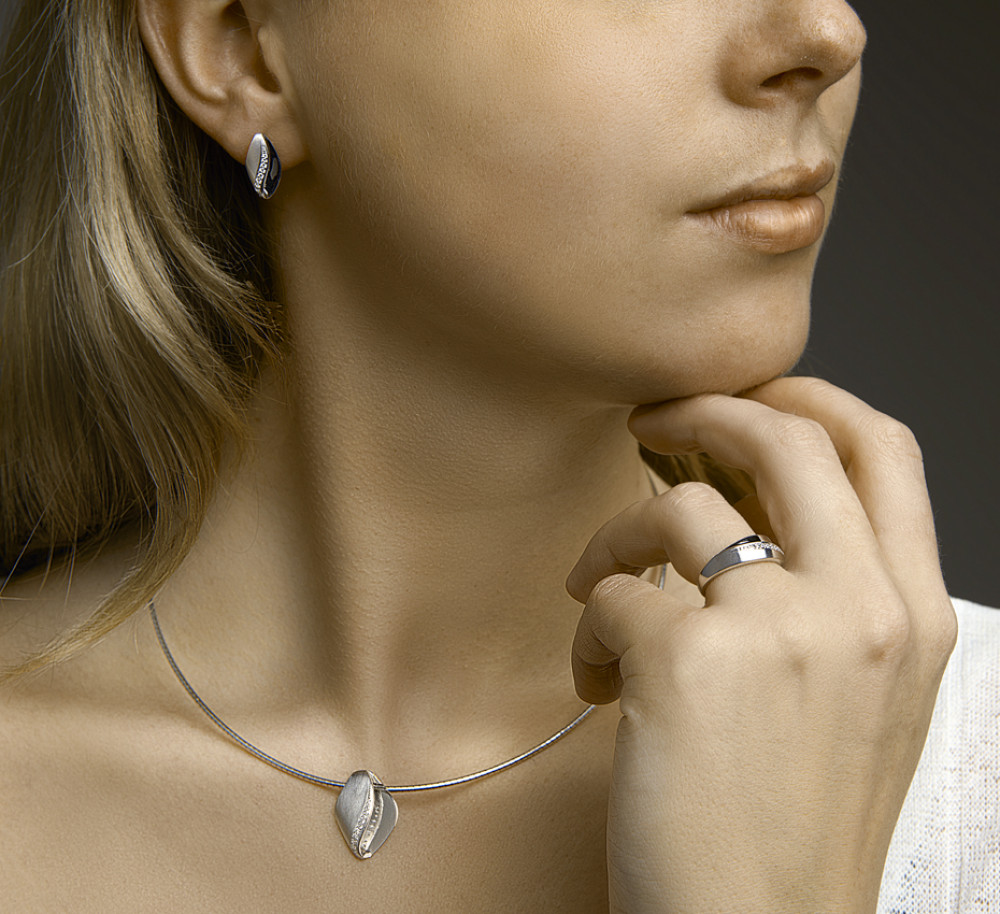 zilveren-pave-ring-met-zirkonia-en-poli-matte-afwerking