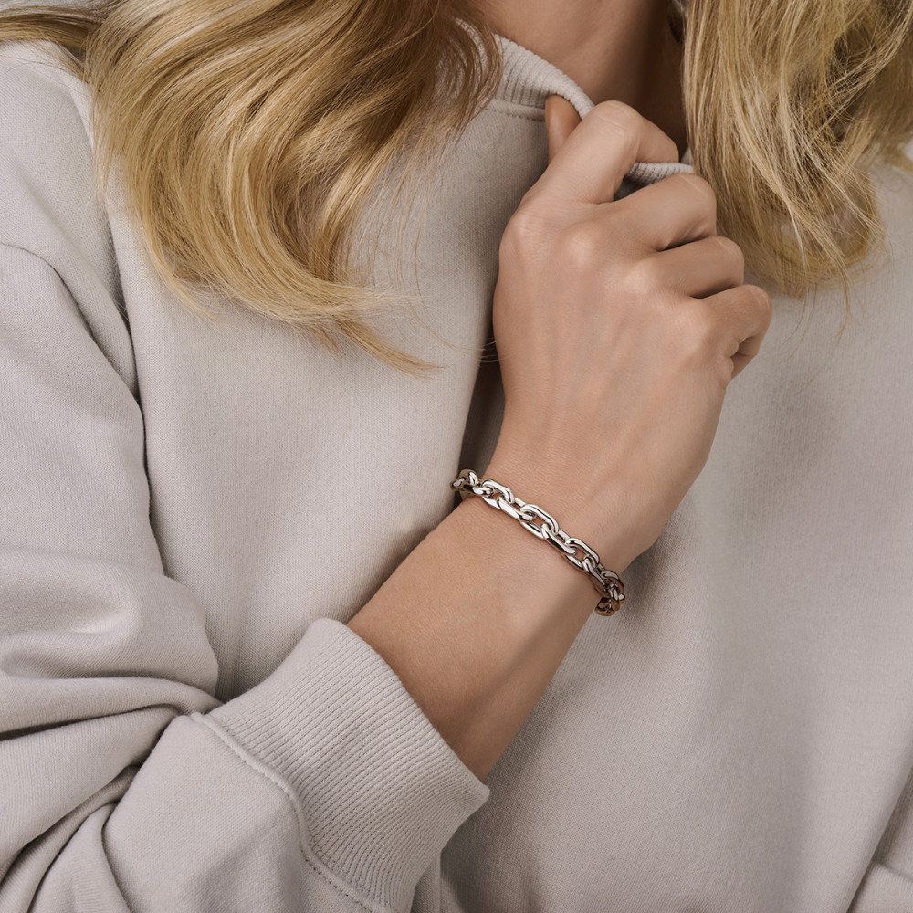 zilveren-schakelarmband-met-ovale-paperclipschakels