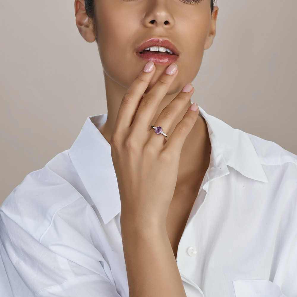 zilveren-solitair-ring-met-ovale-amethist-en-zirkonia-s