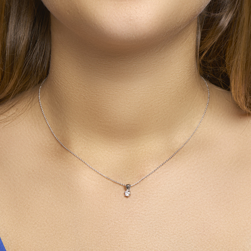 zilveren-zirkonia-hanger-in-solitaire-stijl-4-5-mm-breed-hoogte-9-5-mm