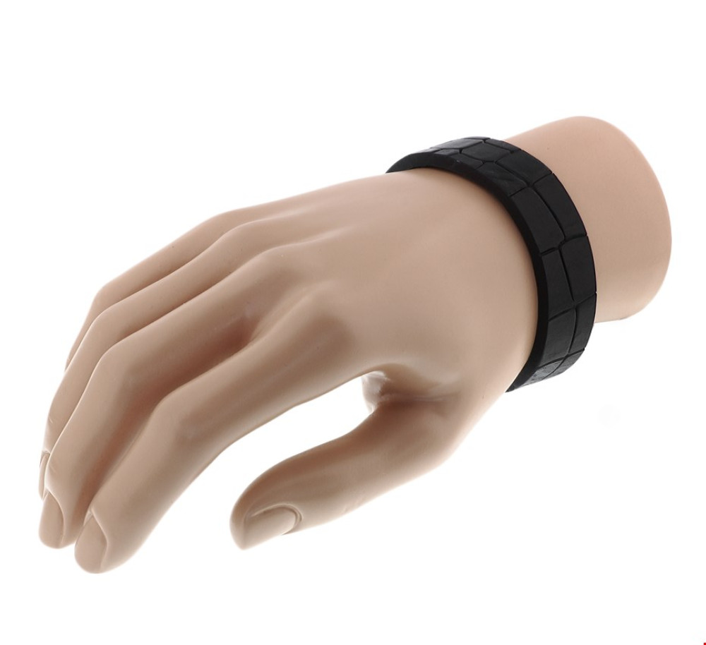 zwarte-leren-slavenarmband-met-moderne-vierkante-sluiting