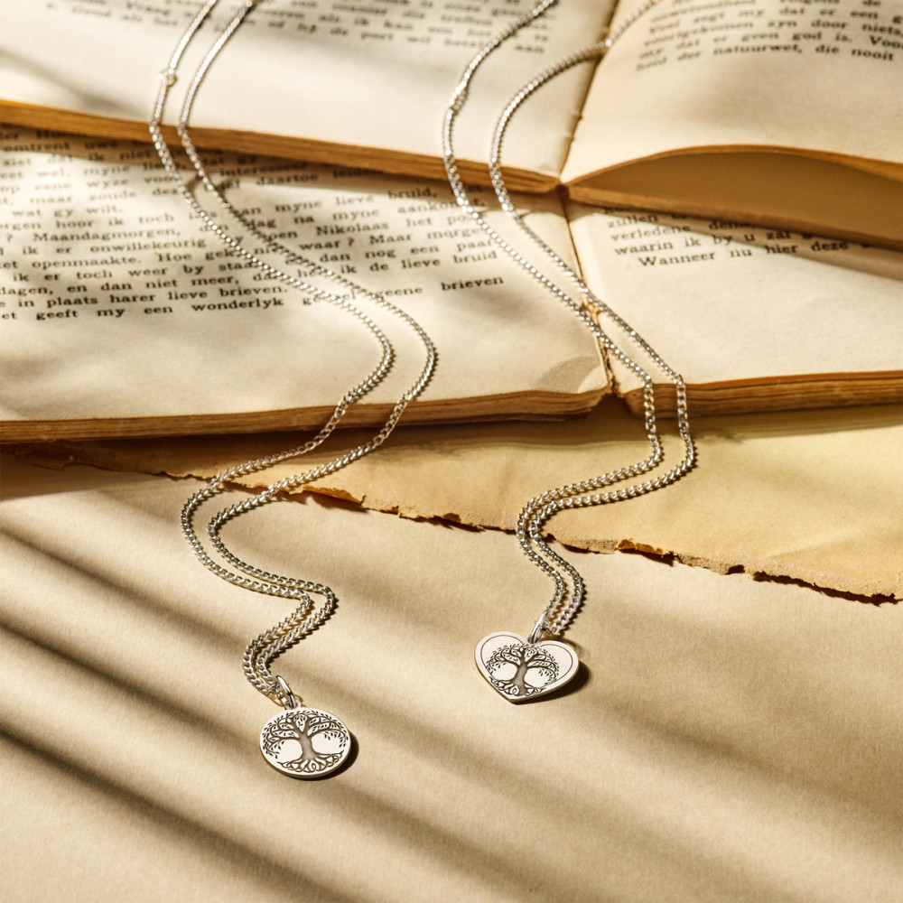 ronde-hanger-van-zilver-met-levensboom-diameter-14-mm