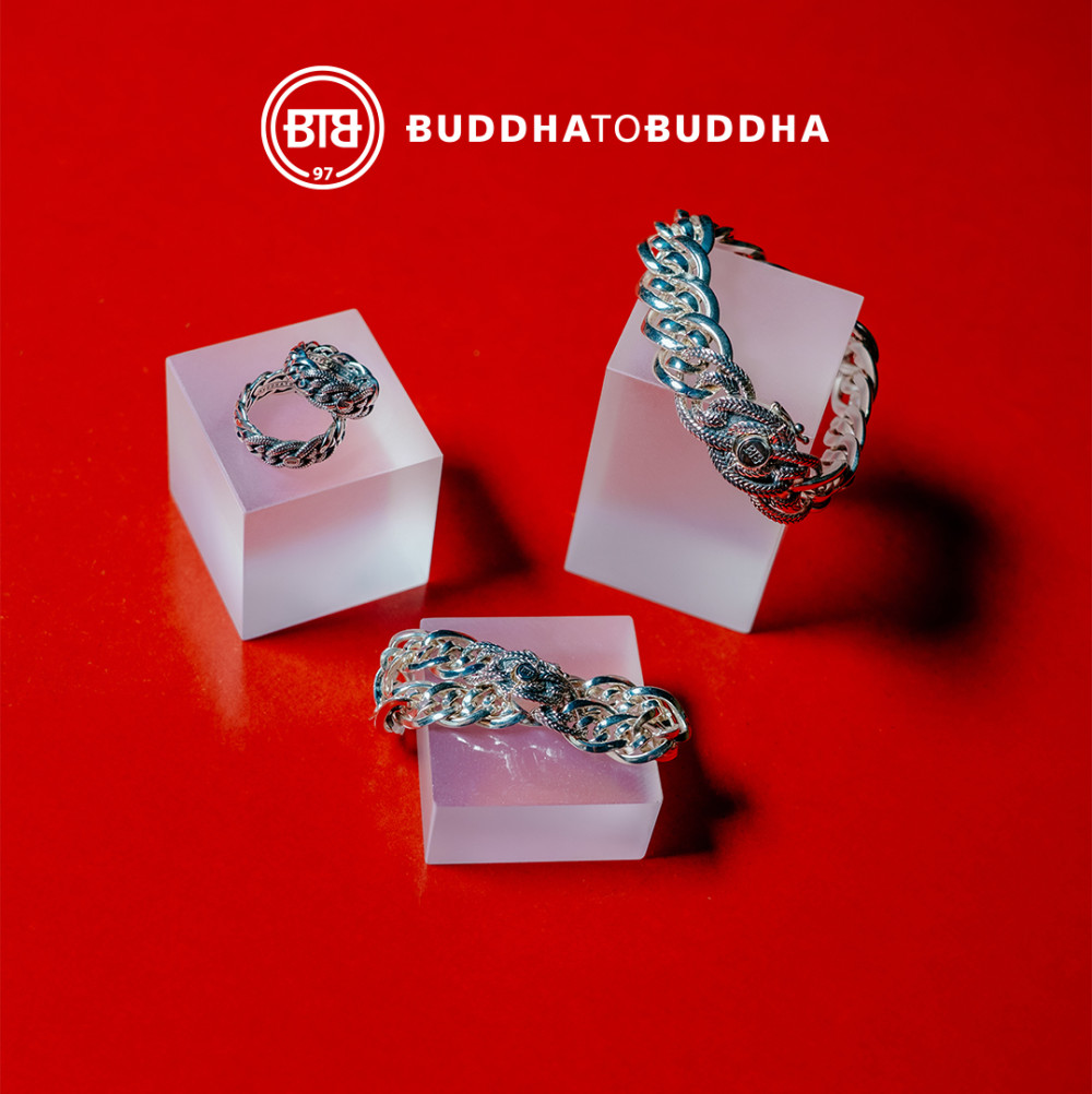 buddha-to-buddha-600-nathalie-small-texture-zilveren-rechthoekige-schakelring-met-open-design