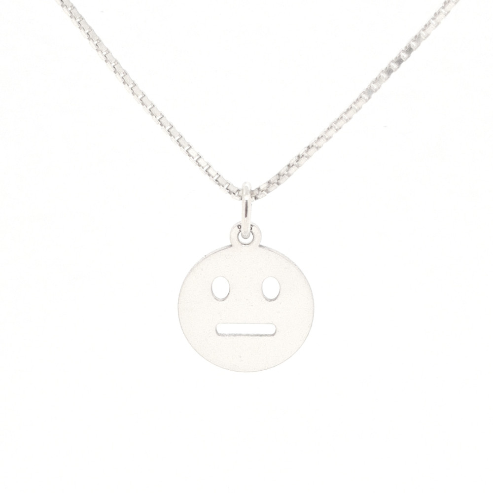 zilveren-smiley-hanger-met-neutraal-gezichtje-15-mm-breed-hoogte-18-mm