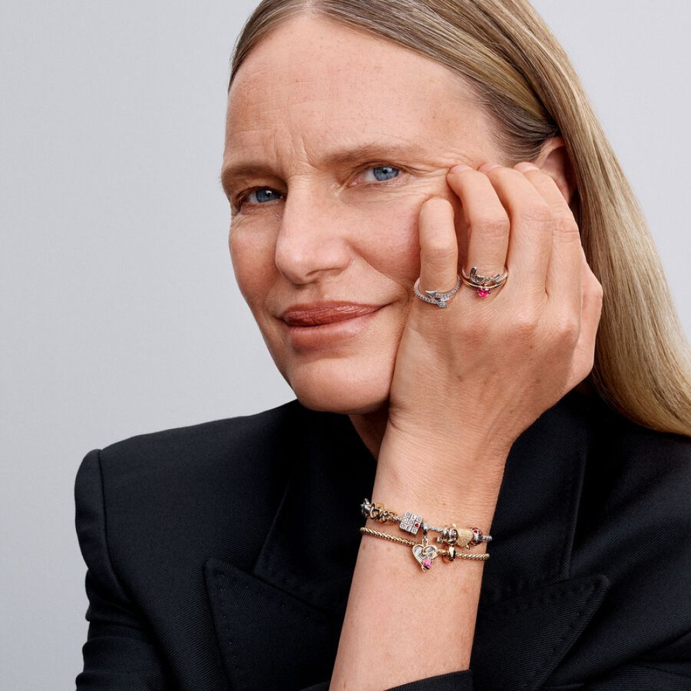 pandora-timeless-193619c01-ring-van-zilver-met-transparante-zirkonia-s-en-pijl-ontwerp