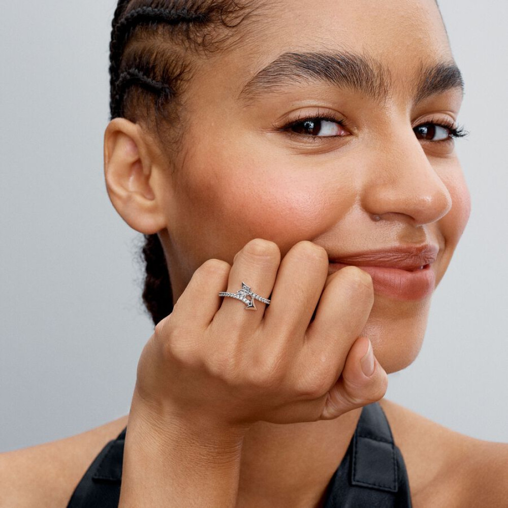 pandora-timeless-193619c01-ring-van-zilver-met-transparante-zirkonia-s-en-pijl-ontwerp