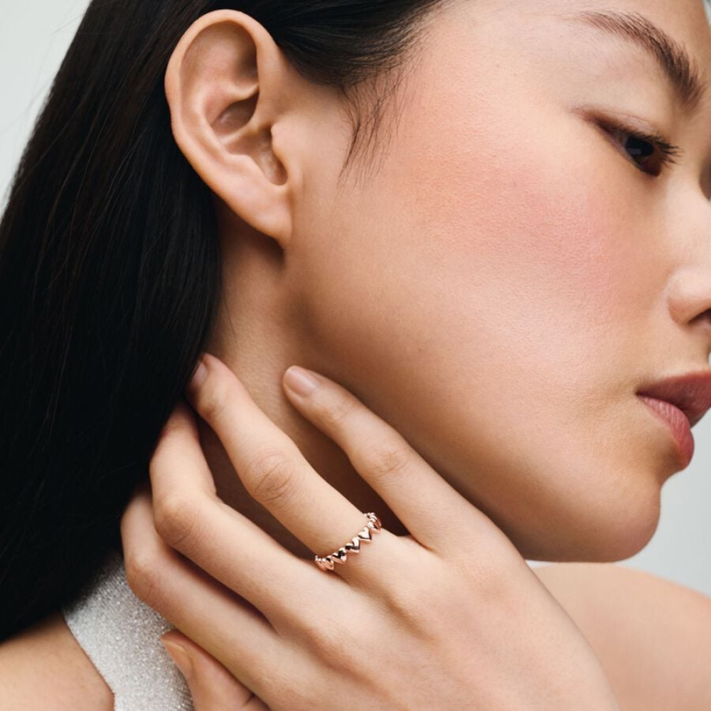 pandora-183427c00-moments-rose-vergulde-hartjesring-met-gravure-be-love