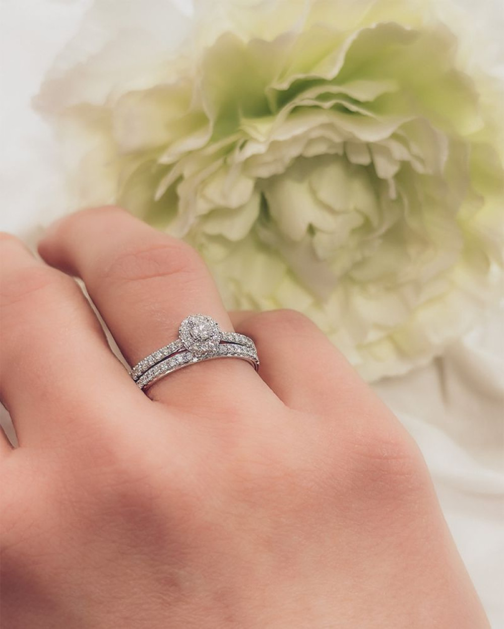 14-karaat-witgouden-pave-aanschuifring-met-briljant-geslepen-diamanten