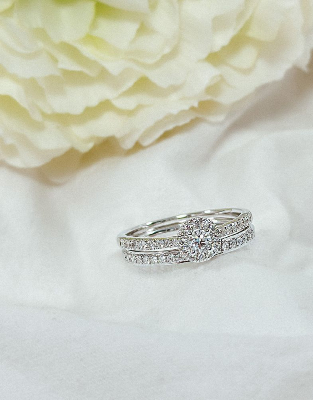14-karaat-witgouden-pave-aanschuifring-met-briljant-geslepen-diamanten