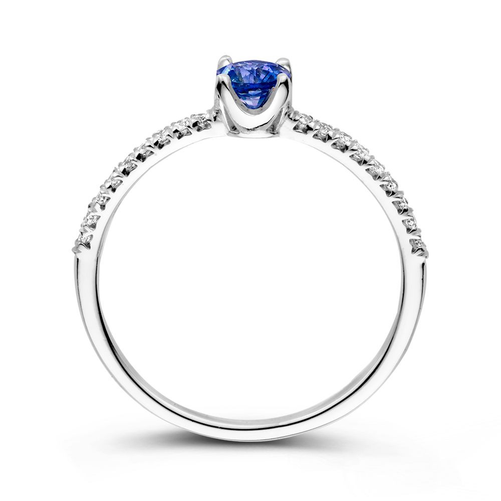 18-karaat-witgouden-solitair-ring-met-blauwe-saffier-en-briljanten-als-zijstenen