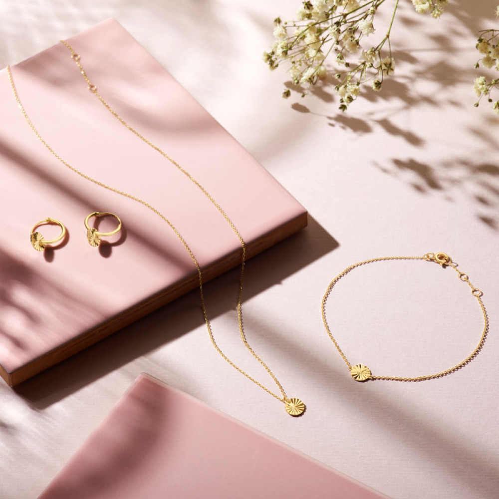 ronde-oorringen-goud-gediamanteerd