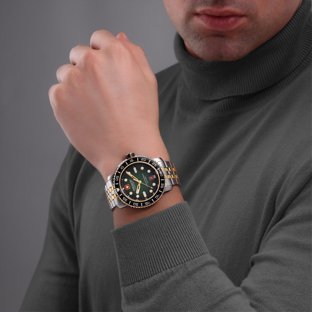 swiss-military-hanowa-black-marlin-smwgh0001761-duikhorloge-staal-goud-en-zilverkleurig-groen-zwart-44-mm